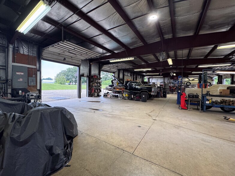 More Photos Of 544 W High St, Edison Auto Dealership For Sale