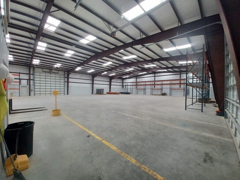 More Photos Of 236 Industrial Park Dr, Victoria Warehouse For Lease