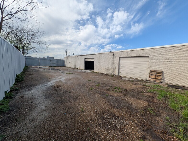 More Photos Of 1103 12th Pl, Plano Warehouse For Lease