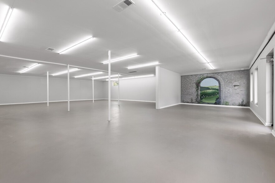 More Photos Of 734 Ashland Ter, Chattanooga Storefront Retail Office For Sale