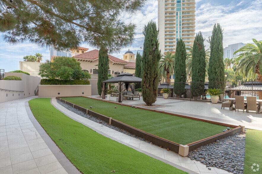 More Photos Of 2827 Paradise Rd, Las Vegas Health Club For Sale