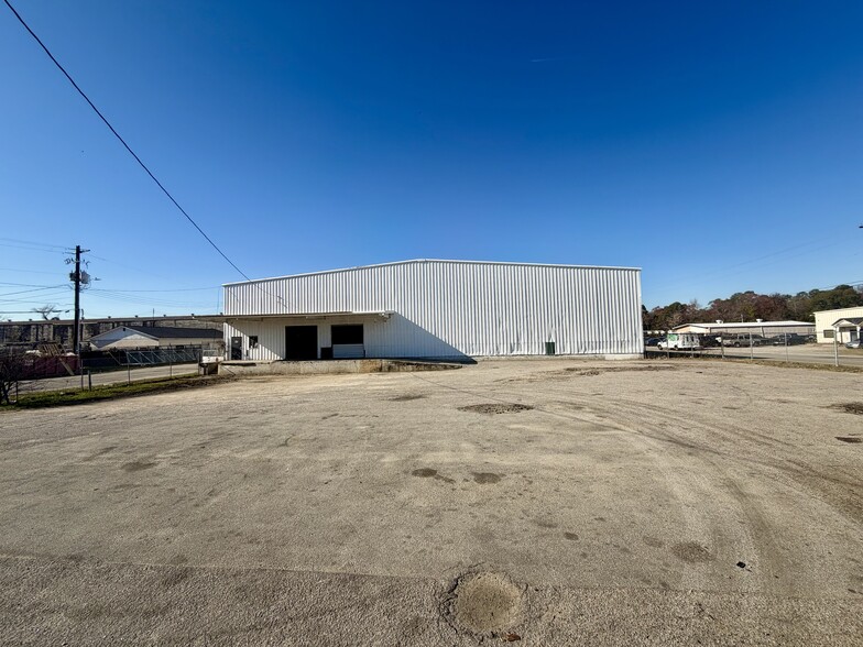 More Photos Of 2720 Commerce Dr, Columbia Warehouse For Lease