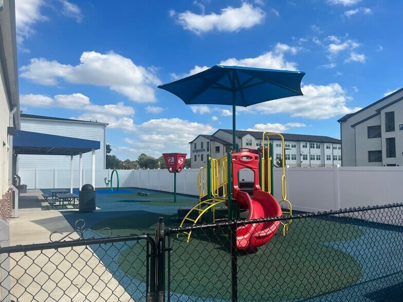 More Photos Of 15221 Spencer Rd, Houston General Retail For Lease