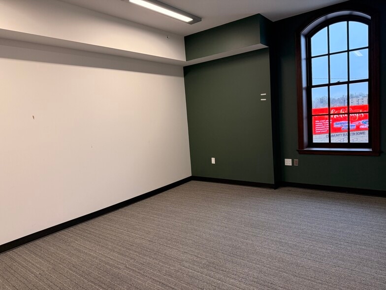 More Photos Of 130-140 E 2nd St, Flint Office For Lease