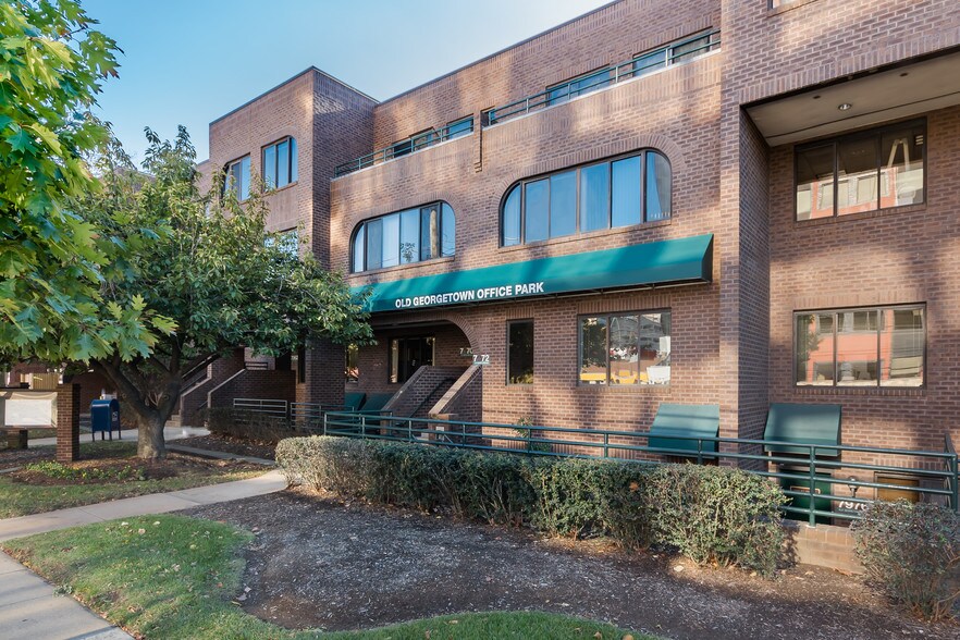 More Photos Of 7960-7990 Old Georgetown Rd, Bethesda Medical For Lease