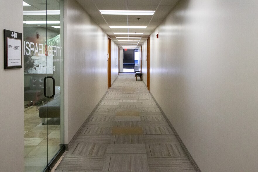 More Photos Of 202 E Earll Dr, Phoenix Medical For Sale