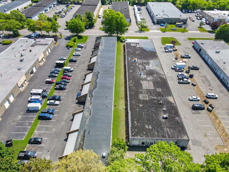 More Photos Of 90 Knickerbocker Ave, Bohemia Distribution For Sale