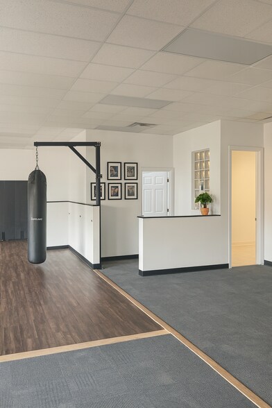 More Photos Of 31-21 31st St, Long Island City Office For Lease