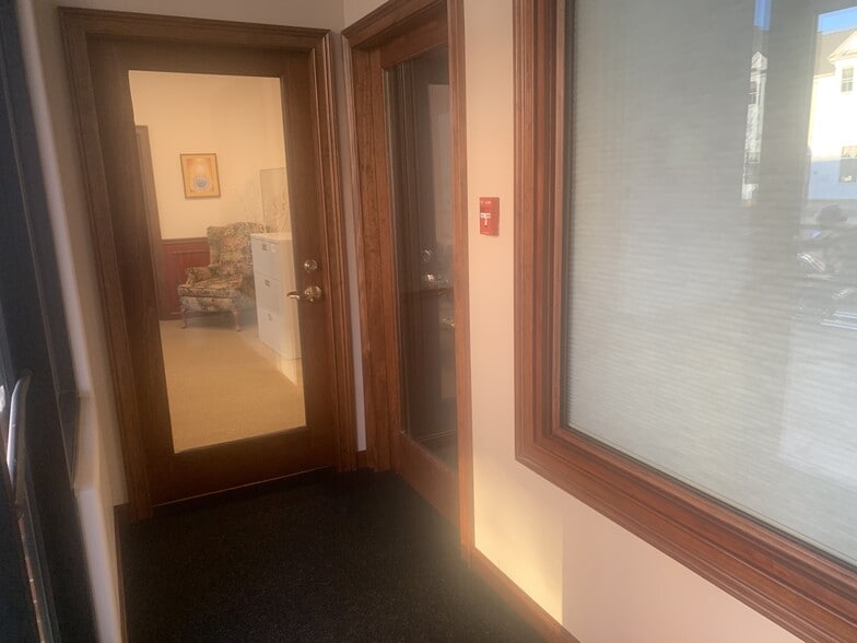 More Photos Of 21 Main St, Rochester Storefront Retail Residential For Lease