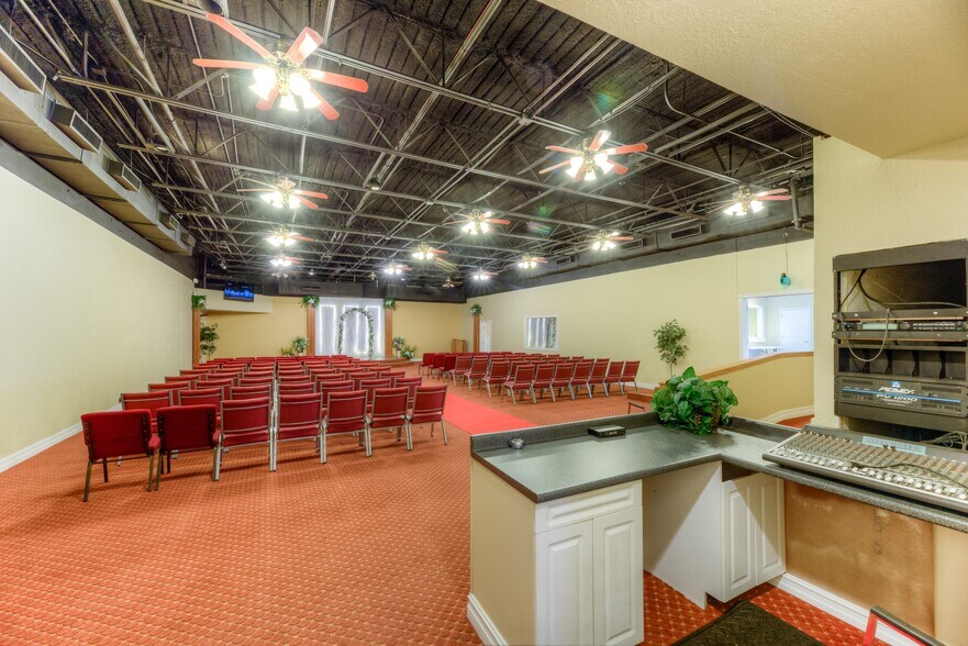 More Photos Of 1109 E Memphis St, Broken Arrow Religious Facility For Lease