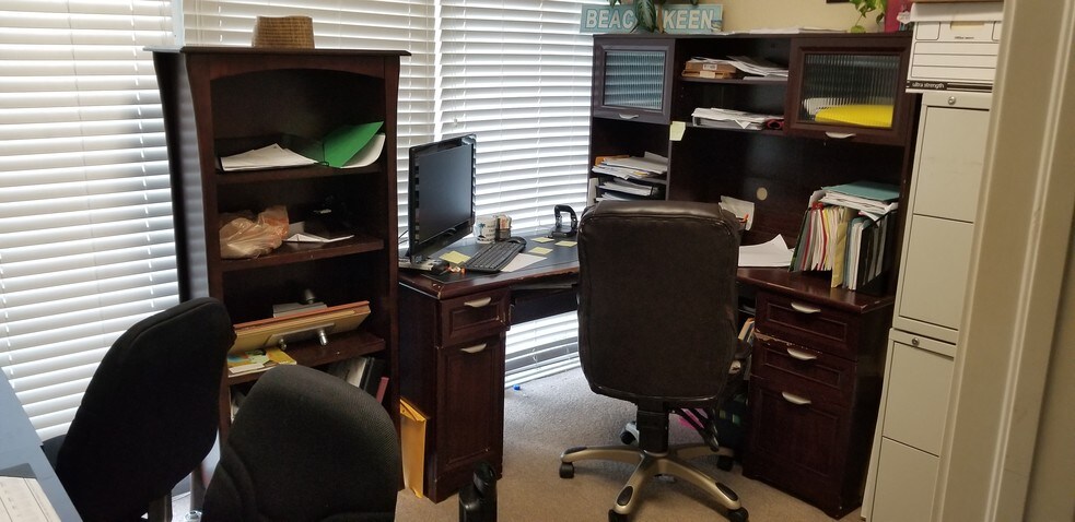 More Photos Of 2115 61st St, Galveston Storefront Retail Office For Lease