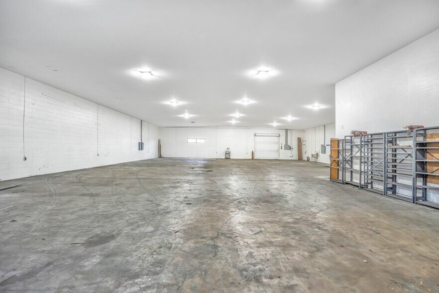 More Photos Of 103 Highland St, Orange City Warehouse For Sale