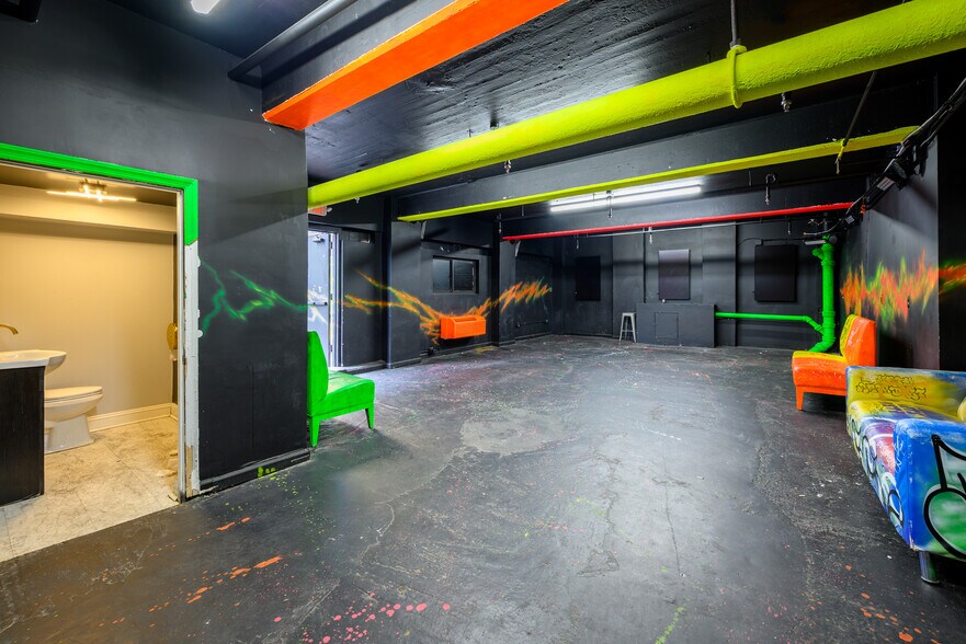 More Photos Of 86-90 Forrest St, Jersey City Warehouse For Lease
