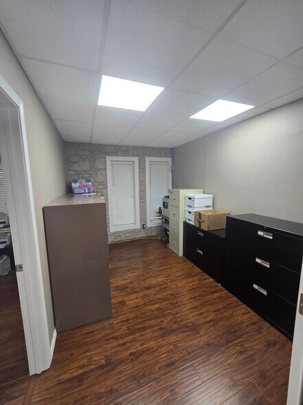 More Photos Of 214 Elm Pl, Broken Arrow Office For Sale
