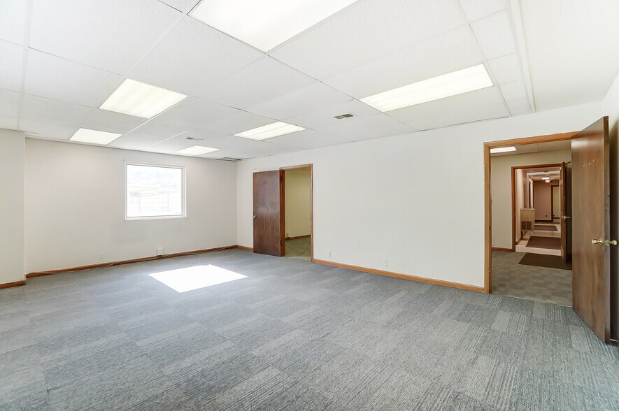 More Photos Of 112-120 N West St, Lima Storefront Retail Office For Lease