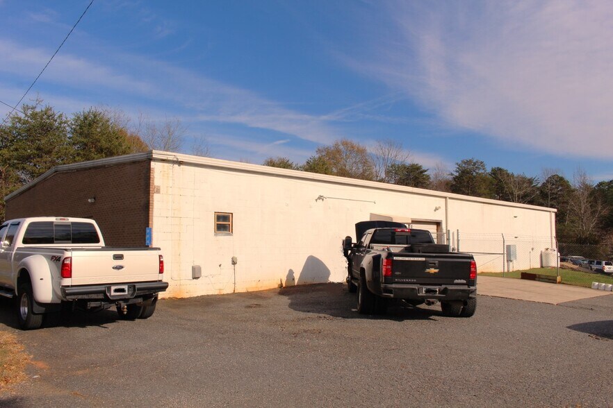 More Photos Of 994 Rhyne Rd, Clover Light Manufacturing For Sale