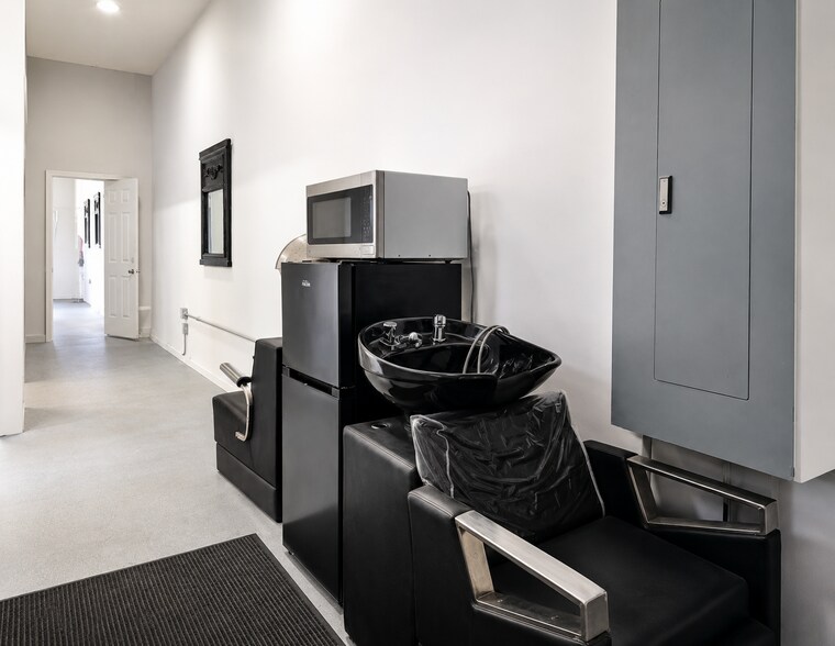 More Photos Of 11143 S Western Ave, Los Angeles General Retail For Lease