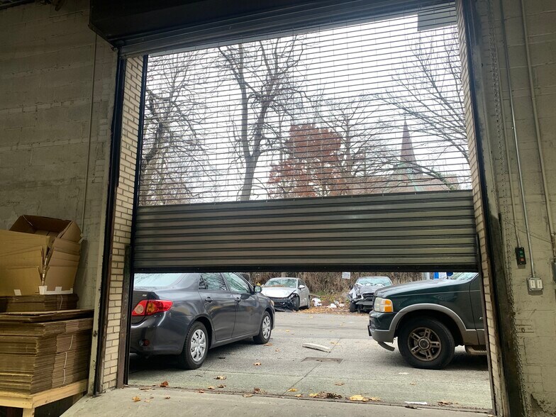 More Photos Of 1385 Seabury Ave, Bronx Warehouse For Lease
