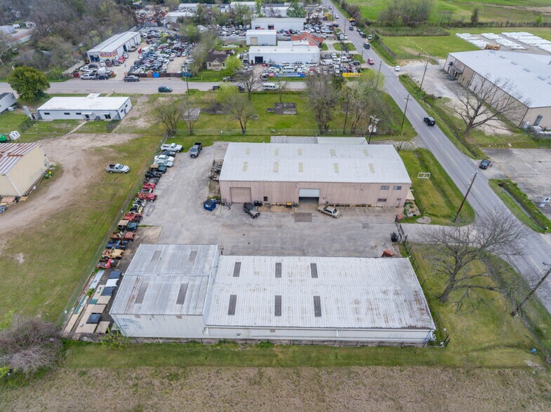More Photos Of 410 W Canino Rd, Houston Manufacturing For Sale