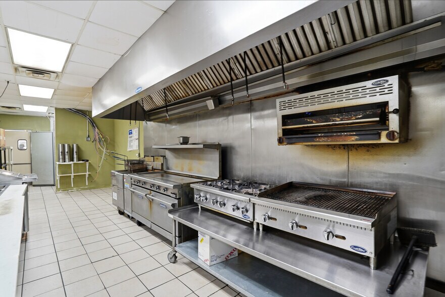 More Photos Of 103 N Allen St, Centralia General Retail For Sale