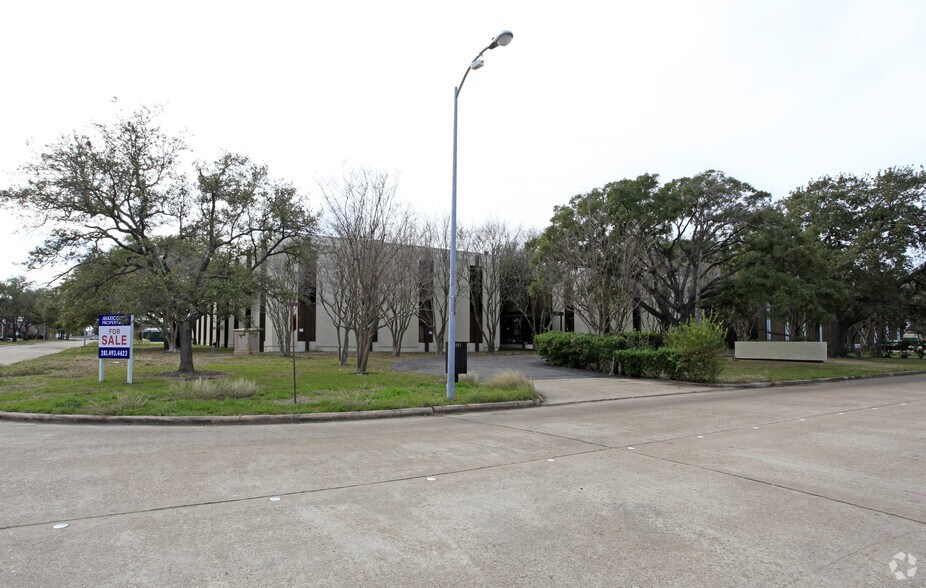 More Photos Of 8403 Westglen Dr, Houston Flex For Sale