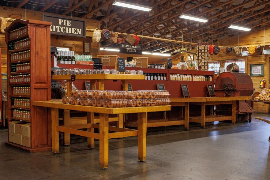 More Photos Of 63 Talona Spur Rd, Ellijay Freestanding For Sale