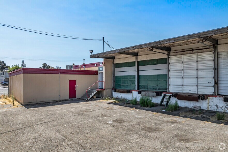 More Photos Of 900 F St, West Sacramento Truck Terminal For Sale