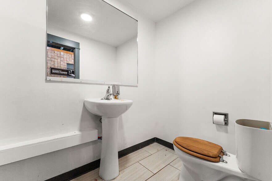 More Photos Of 10 N Bierma St, Wheatfield Bar For Sale