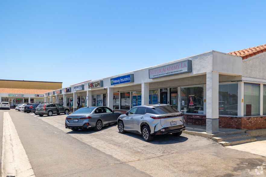 Primary Photo Of 22733-22833 Hawthorne Blvd, Torrance Storefront For Lease