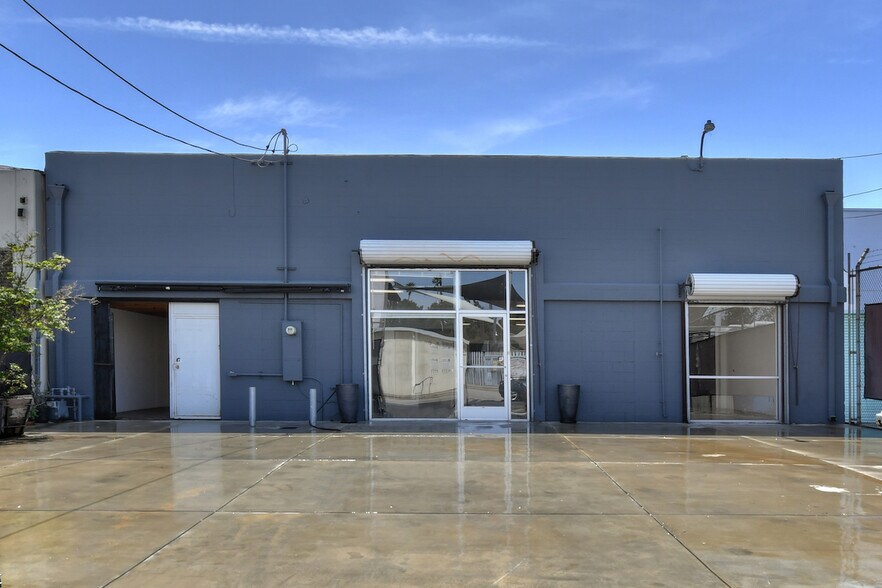 More Photos Of 1738-1740 Cordova St, Los Angeles Showroom For Lease