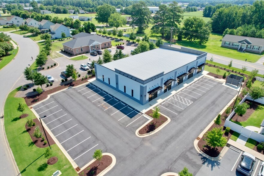 More Photos Of 982 Adams Point Dr, Garner Flex For Lease