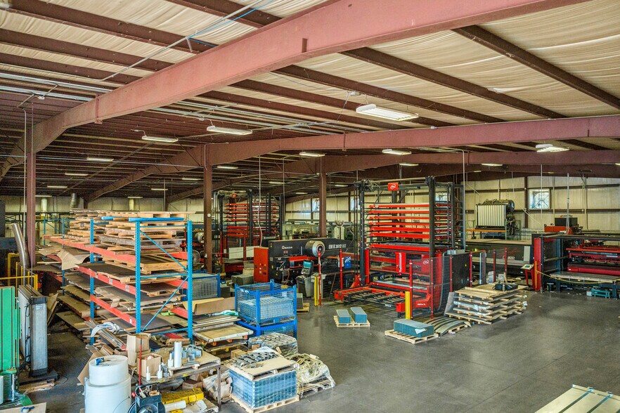 More Photos Of 1800 SE 9th St, Newton Manufacturing For Sale
