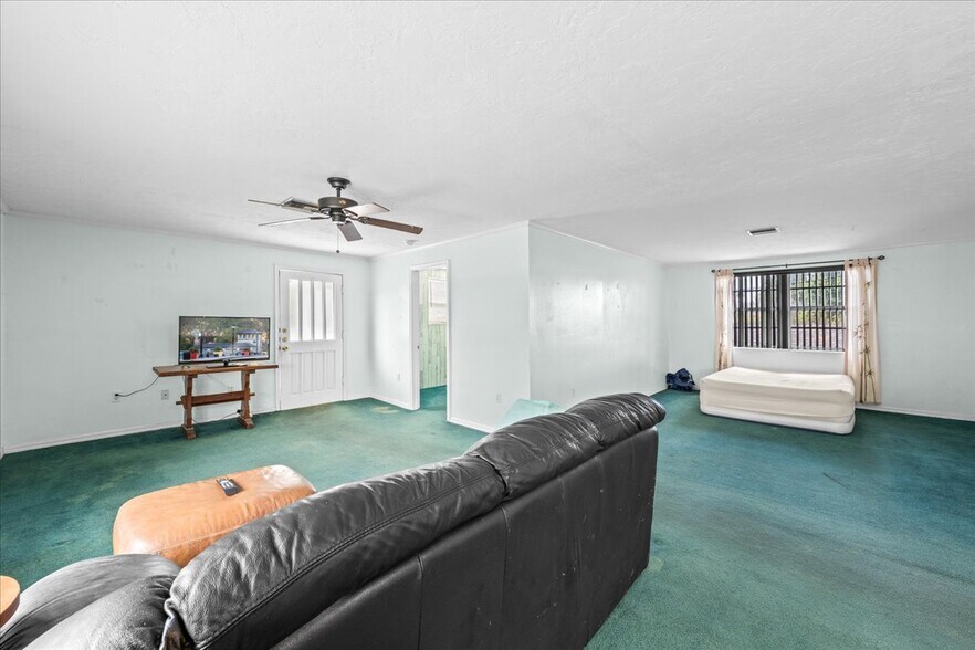 More Photos Of 5812 Missouri Ave, New Port Richey Flex For Sale