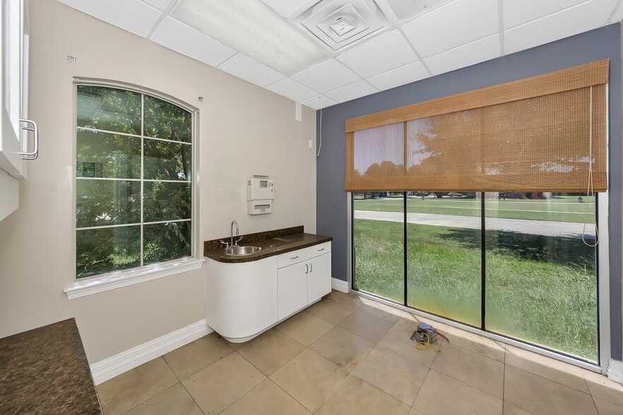 More Photos Of 2628 Matlock Rd, Arlington Medical For Sale