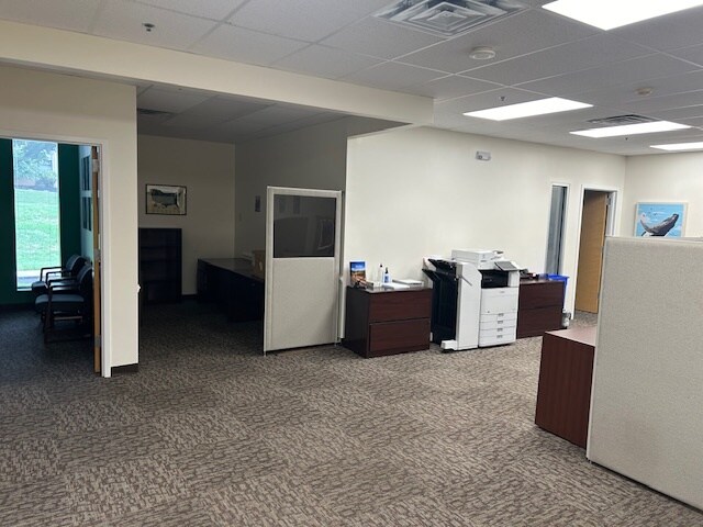 More Photos Of 470 Maryland Dr, Fort Washington Light Distribution For Lease