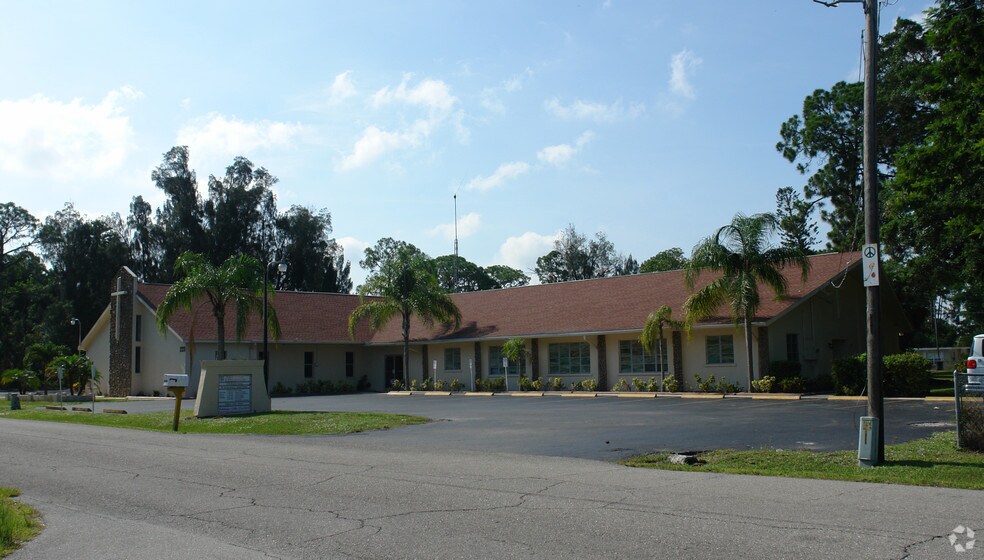 More Photos Of 2220 Hunter St, Fort Myers Religious Facility For Sale