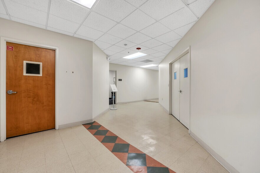 More Photos Of 80 Optical Dr, Southbridge Flex For Lease