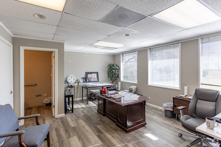 More Photos Of 125 Glancy St, Goodlettsville Office For Sale