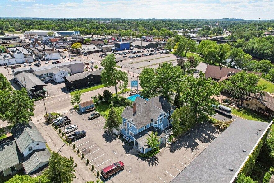 More Photos Of 910 River Rd, Wisconsin Dells Hotel For Sale