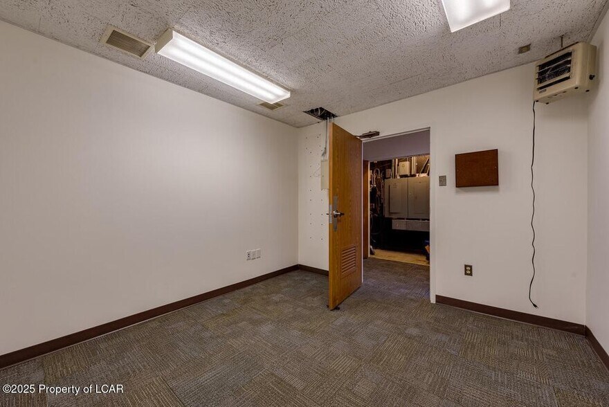 More Photos Of 14 N Main St, Plains Bank For Lease