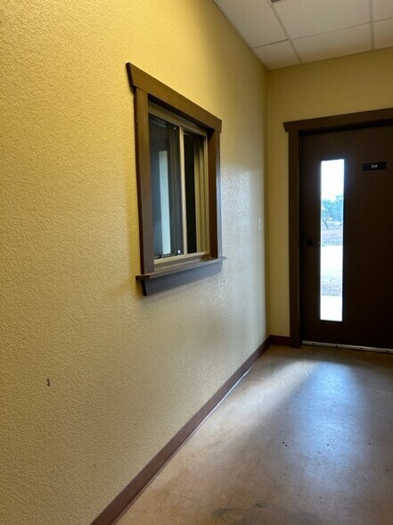 More Photos Of 1658 County Road 412, Glen Rose Warehouse For Lease