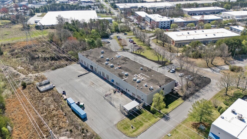 More Photos Of 1820 Midpark Rd, Knoxville Light Distribution For Lease