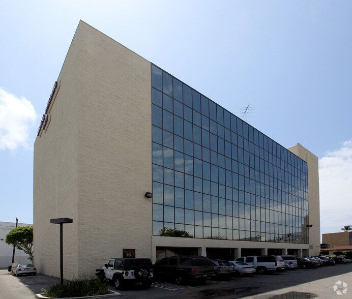 More Photos Of 4477 W 118th St, Hawthorne Medical For Sale