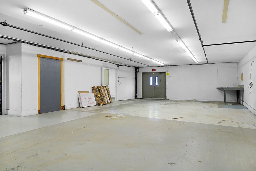 More Photos Of 3220 100th St SW, Everett Distribution For Lease