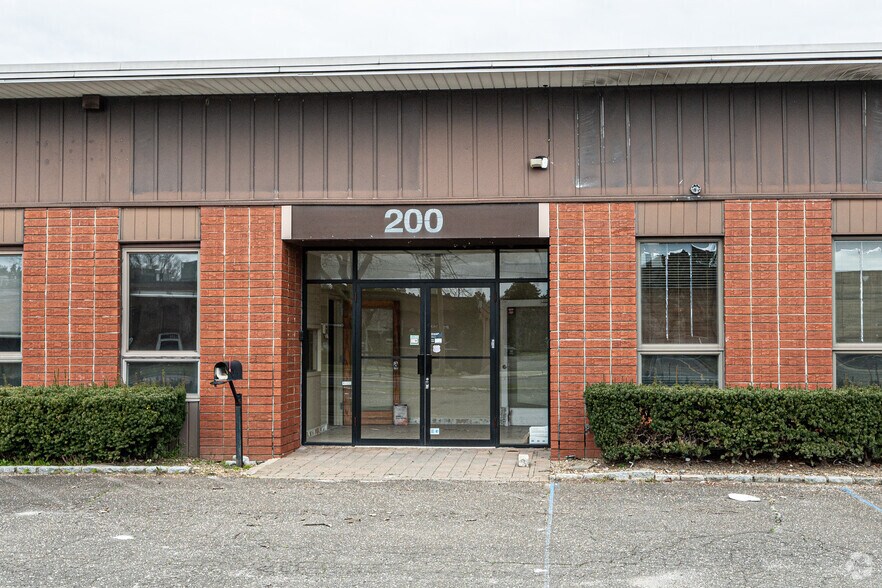 More Photos Of 200 Central Ave, Farmingdale Warehouse For Lease