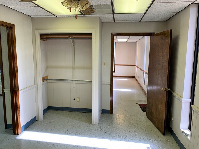 More Photos Of 6887 State Highway 31 E, Murchison Warehouse For Sale