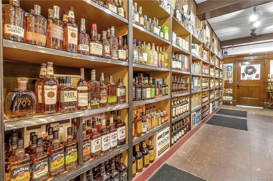 More Photos Of 113 Lockport St, Youngstown General Retail For Sale