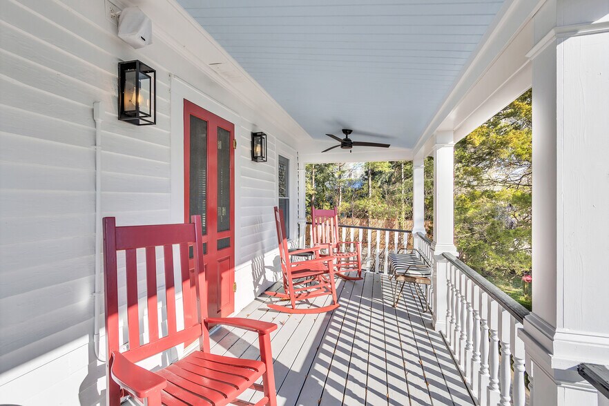 More Photos Of 135 York St SE, Aiken Restaurant For Lease