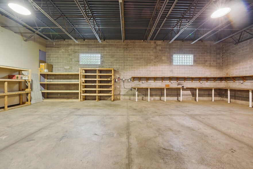 More Photos Of 9552 York Alpha Dr, North Royalton Service For Sale