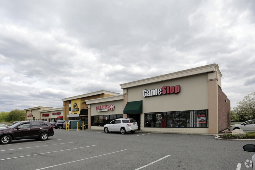 Primary Photo Of 20-30 Backus Ave, Danbury General Retail For Lease